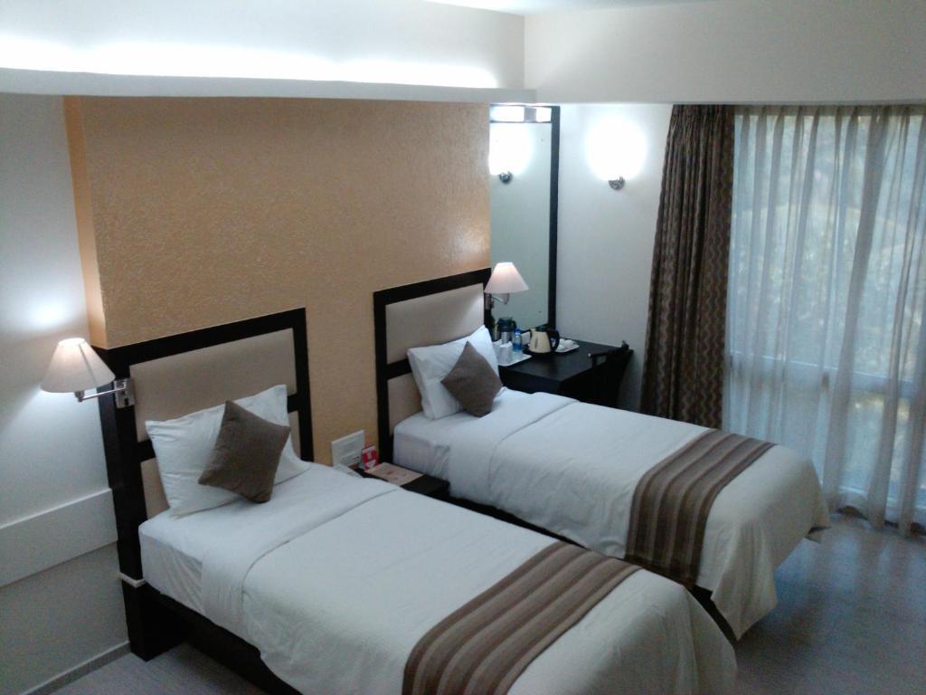 Pattom Royal Hotel Thiruvananthapuram Room photo