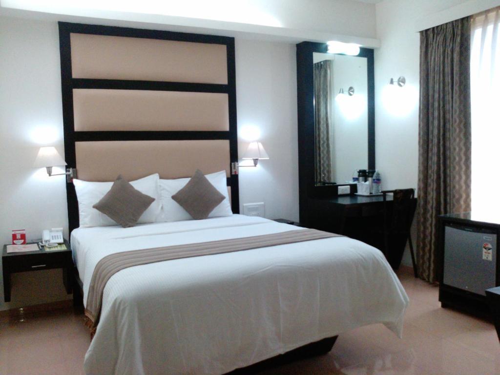 Pattom Royal Hotel Thiruvananthapuram Exterior photo