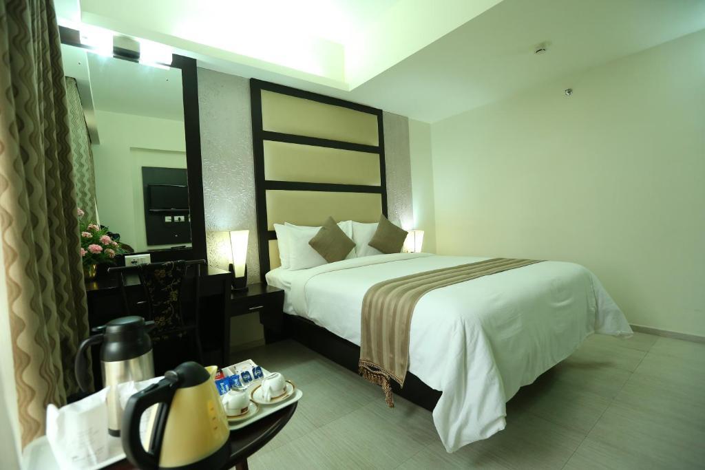 Pattom Royal Hotel Thiruvananthapuram Exterior photo