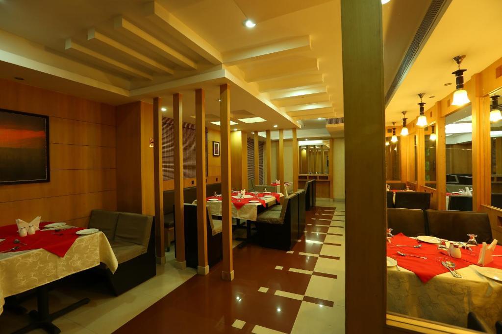 Pattom Royal Hotel Thiruvananthapuram Exterior photo