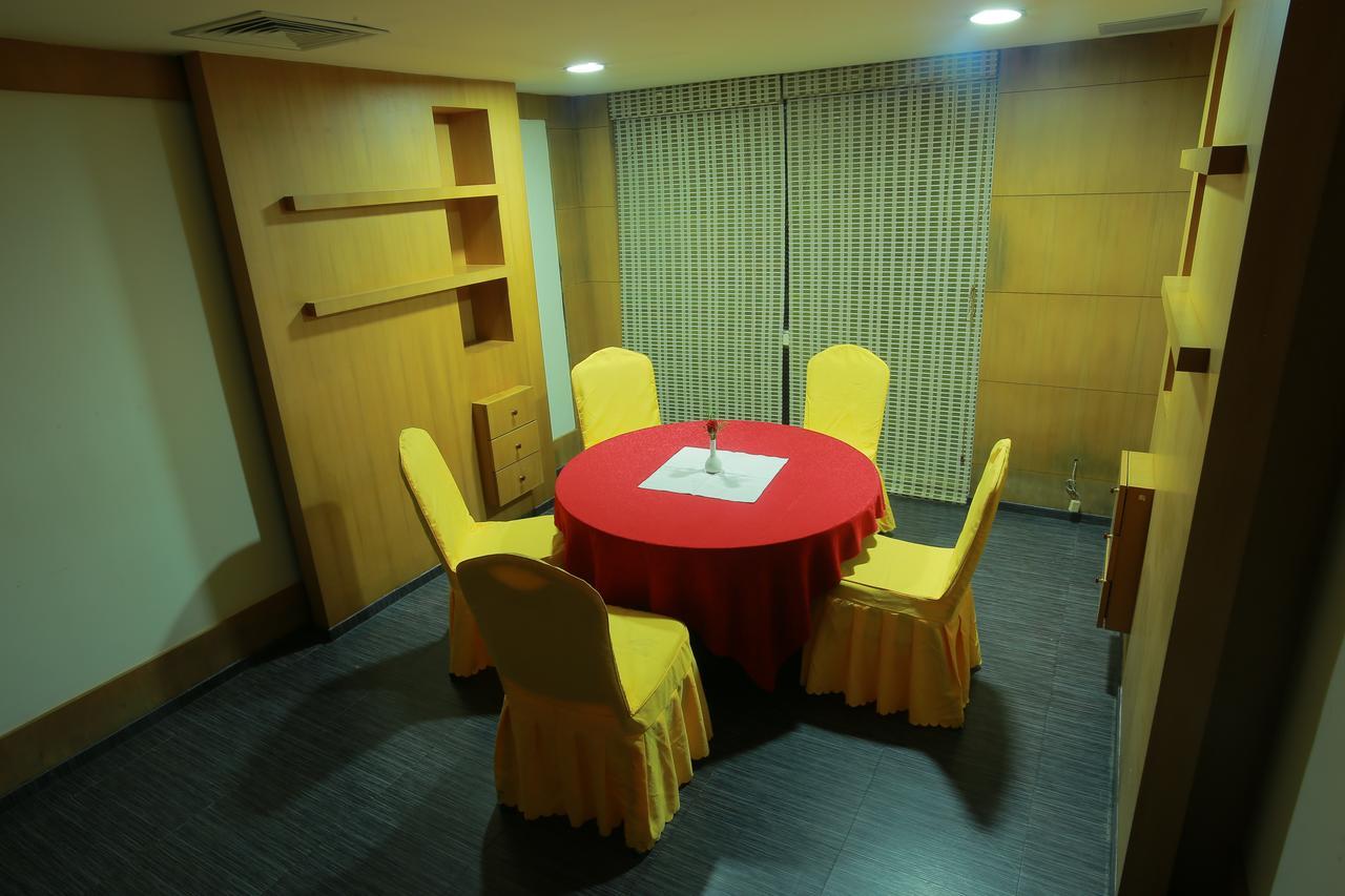Pattom Royal Hotel Thiruvananthapuram Exterior photo